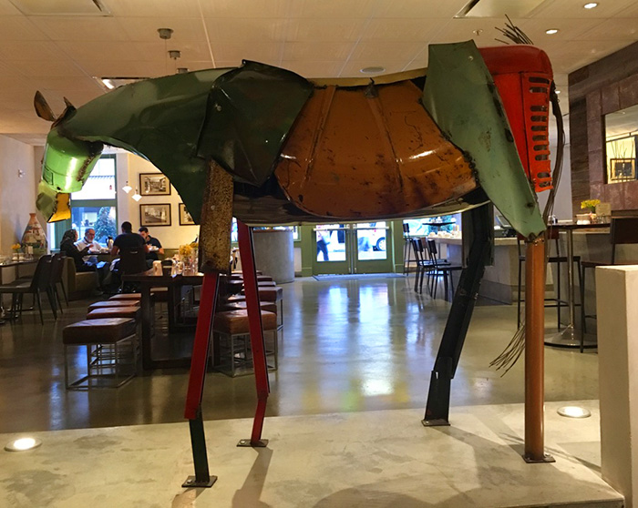 statue-breakfast-buffet